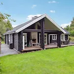 Hébergement de vacances Lovely Log House On Mon *