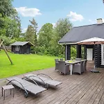 Lovely Log House On Mon Сasa de vacaciones Stege