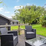 Lovely Log House On Mon Hébergement de vacances Stege