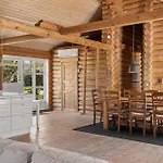 Lovely Log House On Mon