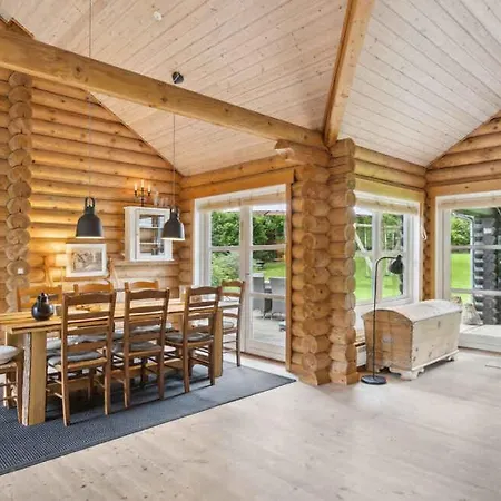 Lovely Log House On Mon * Pollerup Kullegård