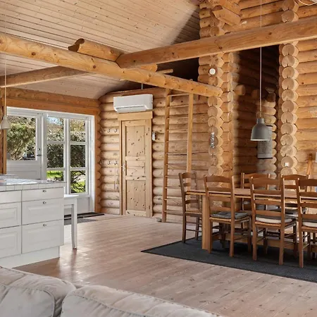 Lovely Log House On Mon