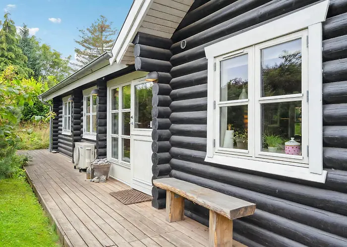 Lovely Log House On Mon * Stege